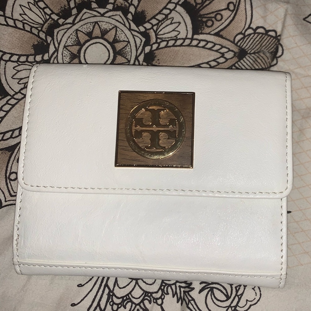 tory burch wallet